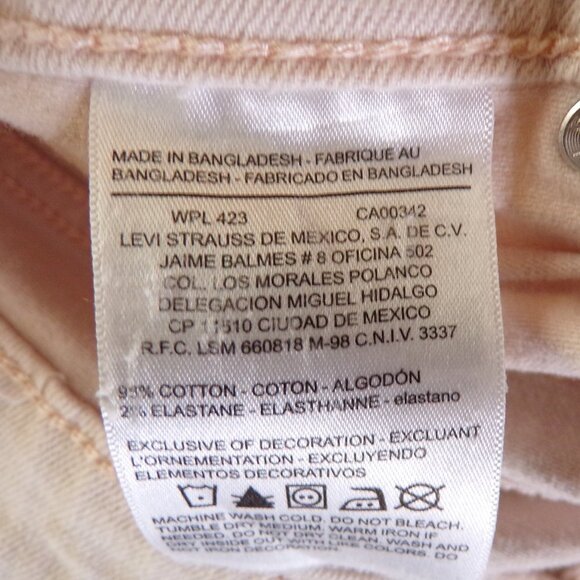 Levi's Signature Women's Soft Pink High Rise Denim Shorts - size W33 - Picture 8 of 9